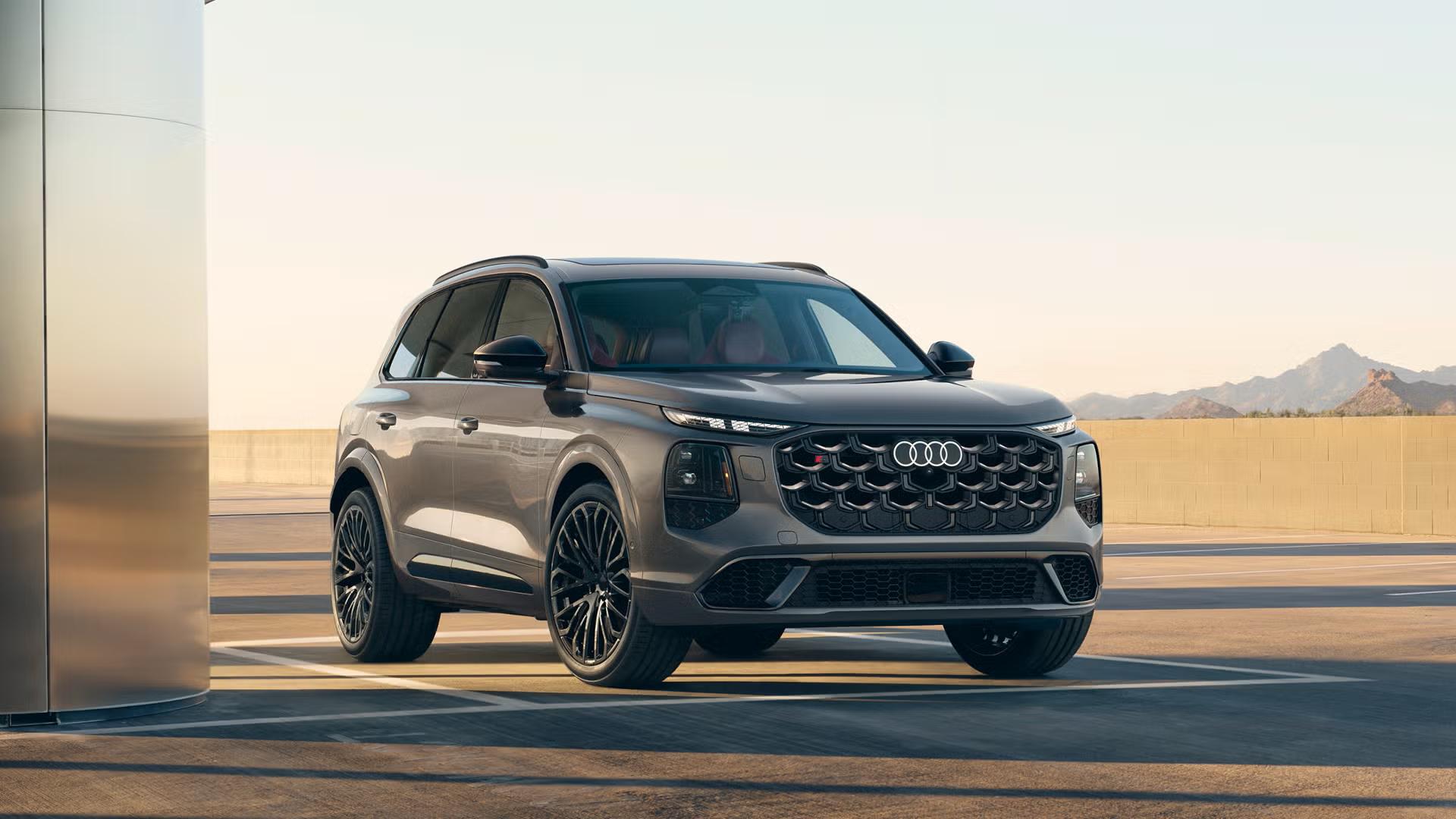 Audi показала третье поколение Q7 и SQ7