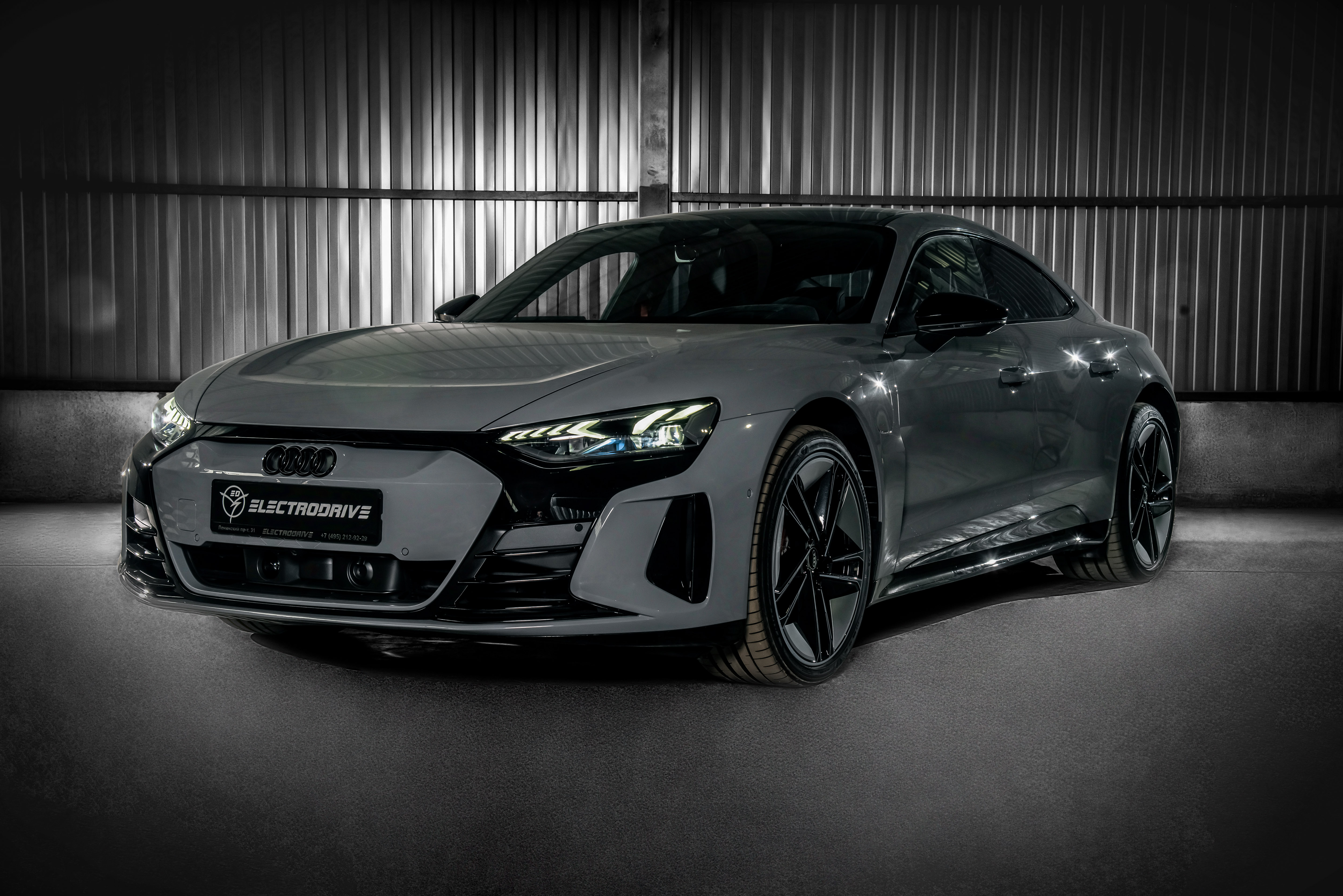 AUDI RS e-tron GT quattro® — автомобиль Лаки Кар