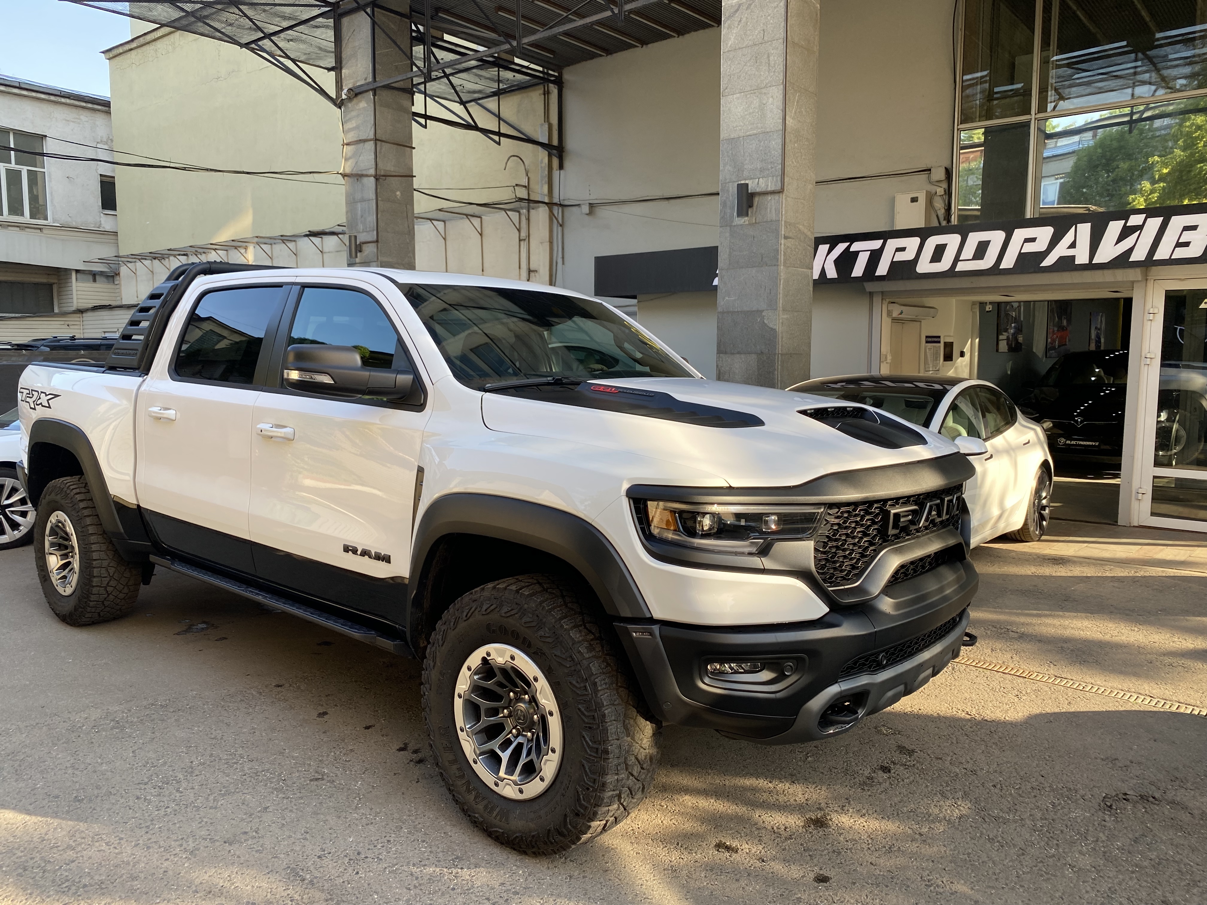RAM 1500 TRX CREW CAB 4X4 — автомобиль Лаки Кар