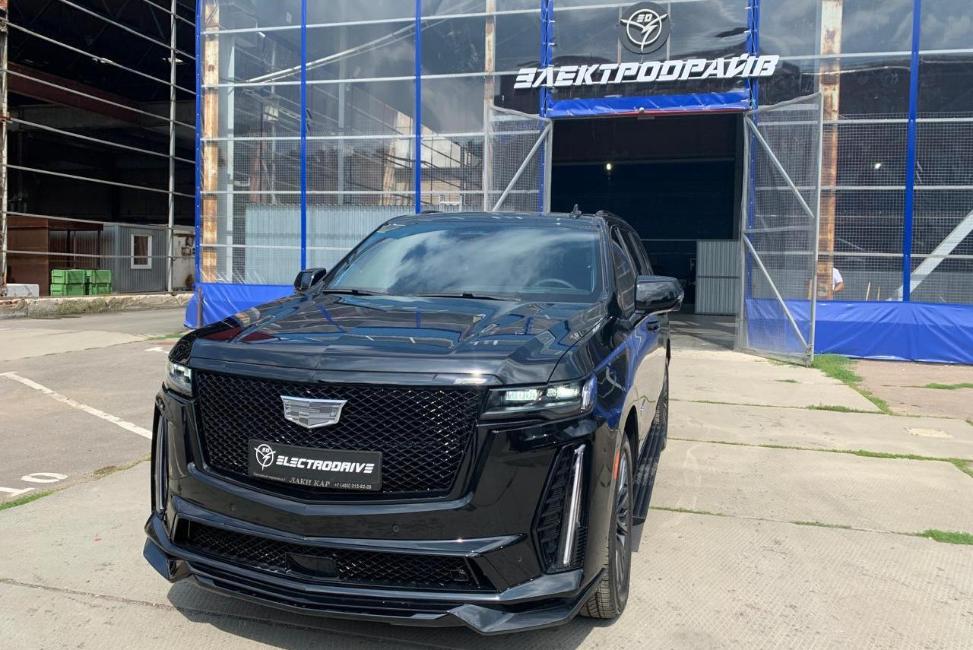 Cadillac ESCALADE-V — автомобиль Лаки Кар
