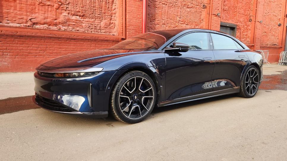 LUCID AIR Sapphire — автомобиль Лаки Кар
