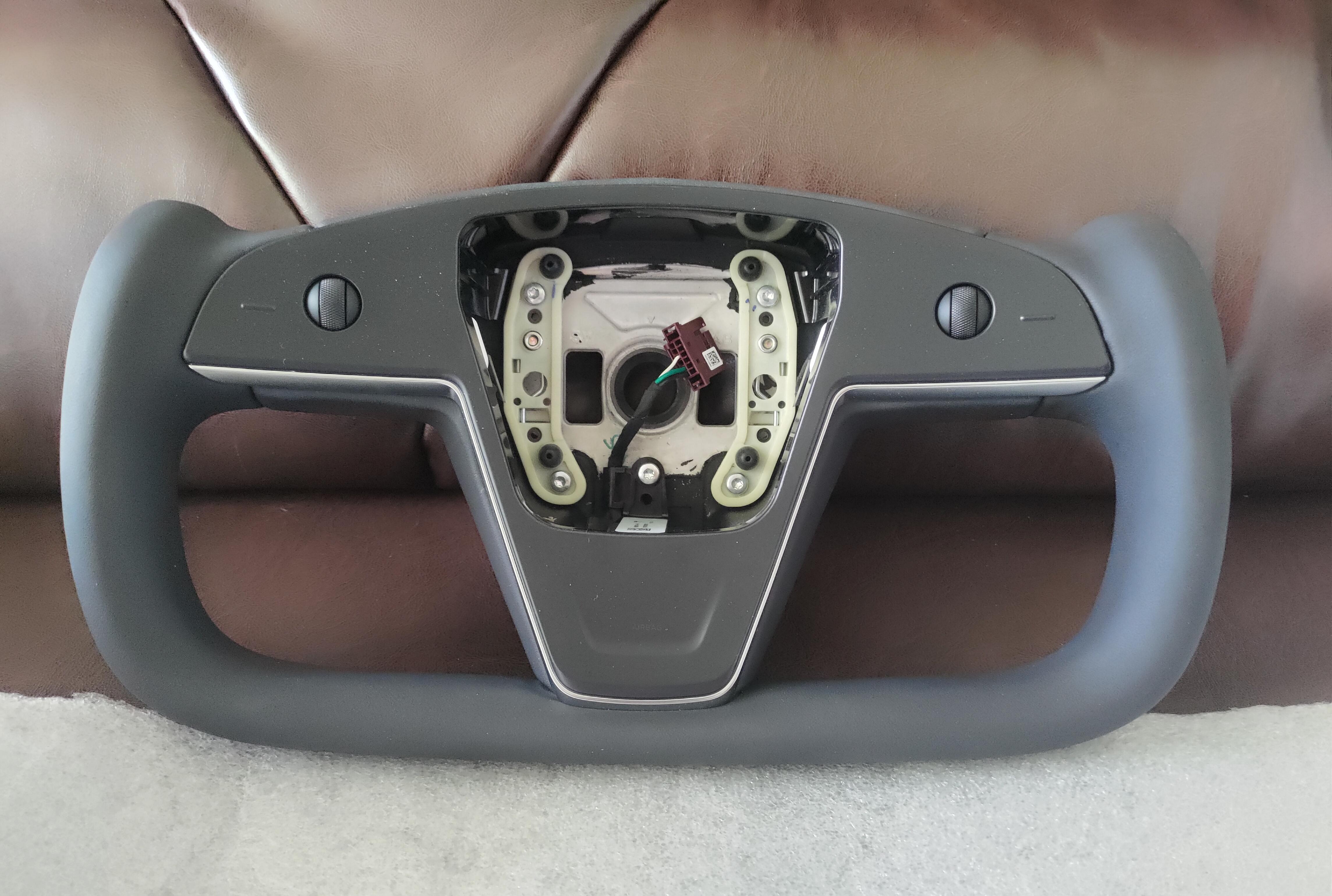 YOKE STEERING WHEEL Tesla Model X 21+ — товар компании Лаки Кар