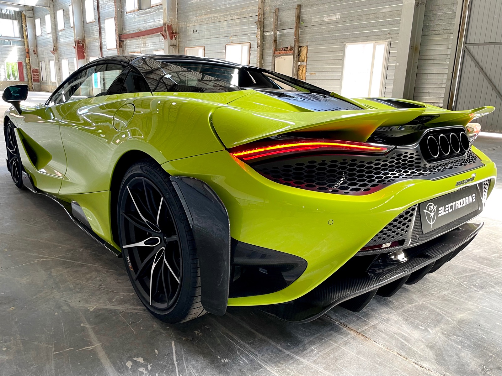 MCLAREN 765де в России