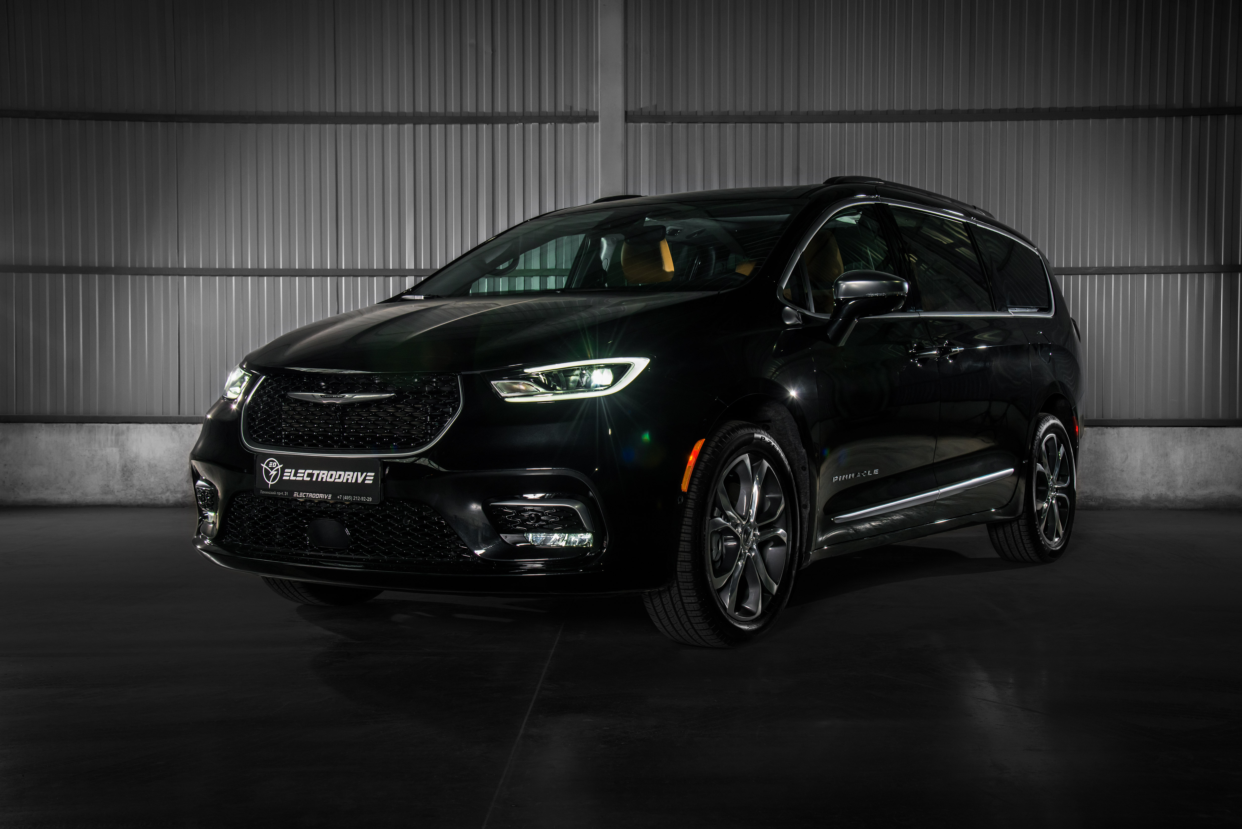 Chrysler Pacifica AWD PINNACLE — автомобиль Лаки Кар