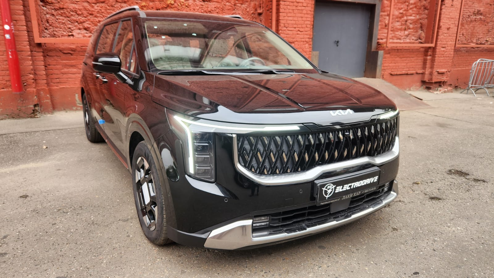 Kia Carnival — автомобиль Лаки Кар
