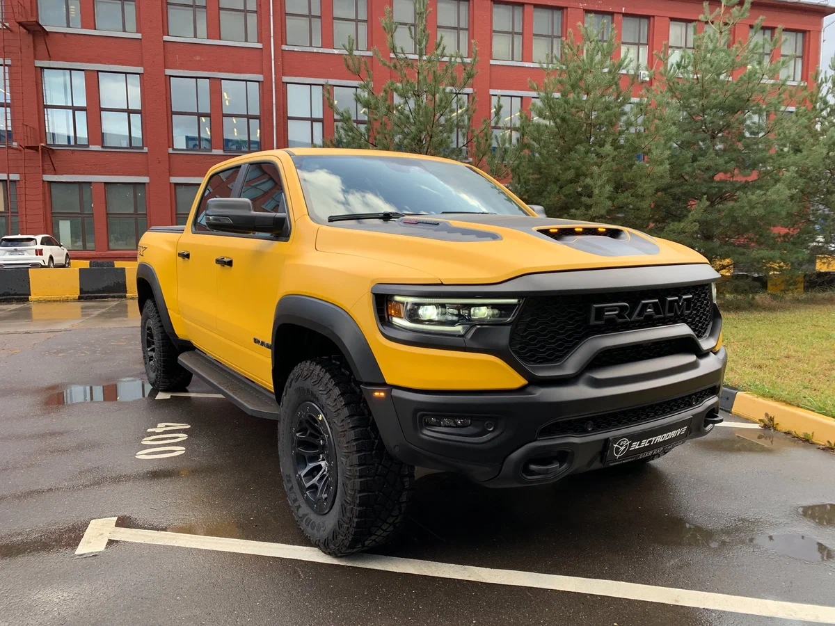 Купить ⚡️ RAM 1500 TRX CREW CAB 4X4, классические (двс) в наличии, цена  185000 $ - в Москве, России и СНГ