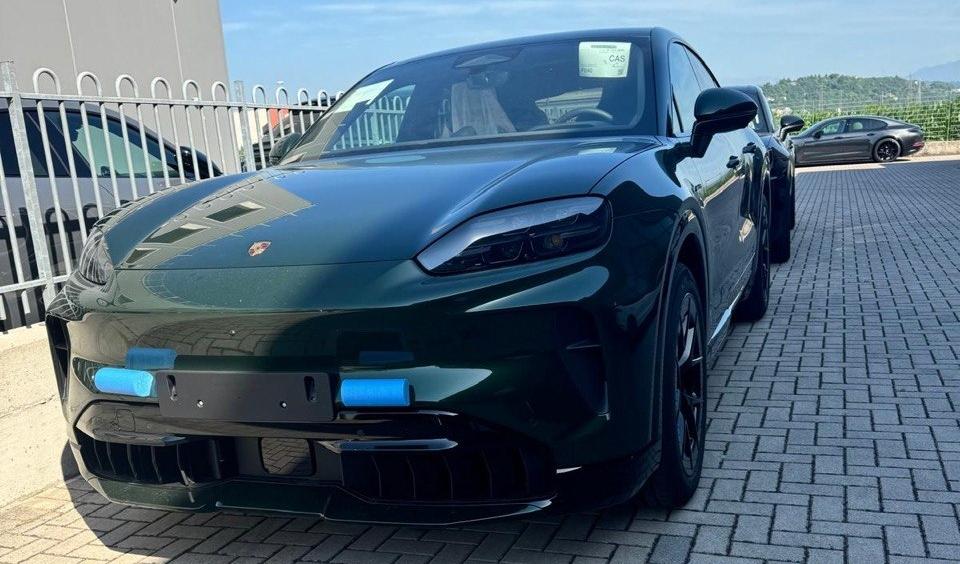 Porsche Cayenne S Electric, 2026 — автомобиль Лаки Кар