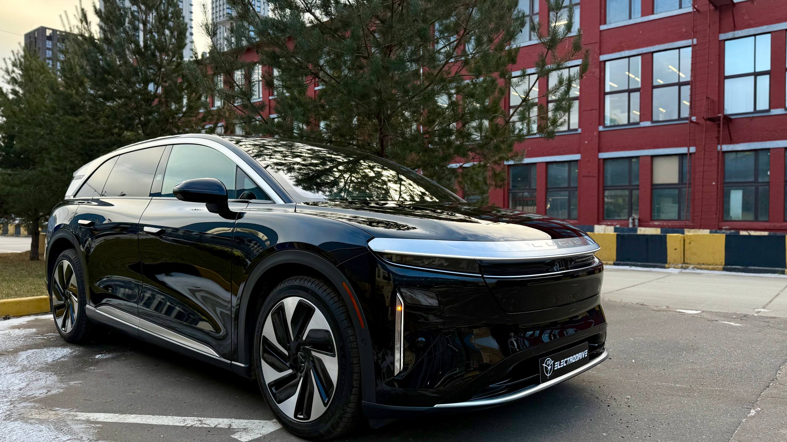 LUCID Gravity — автомобиль Лаки Кар