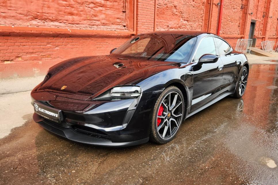 Porsche Taycan 4 S — автомобиль Лаки Кар