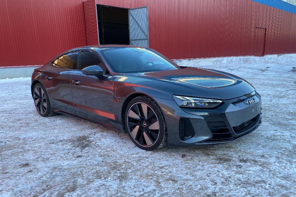 AUDI e-tron GT quattro® — автомобиль Лаки Кар