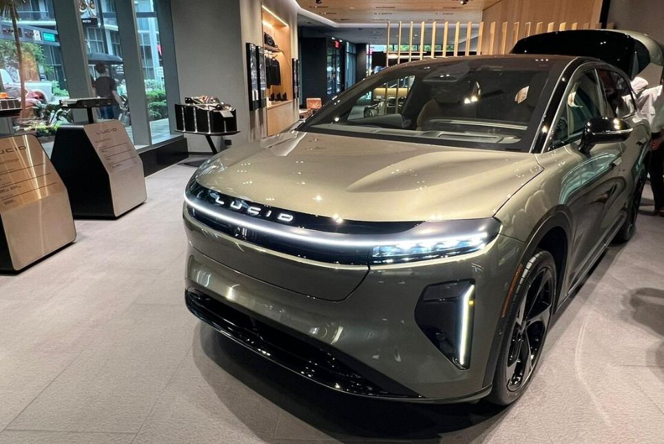 LUCID Gravity — автомобиль Лаки Кар